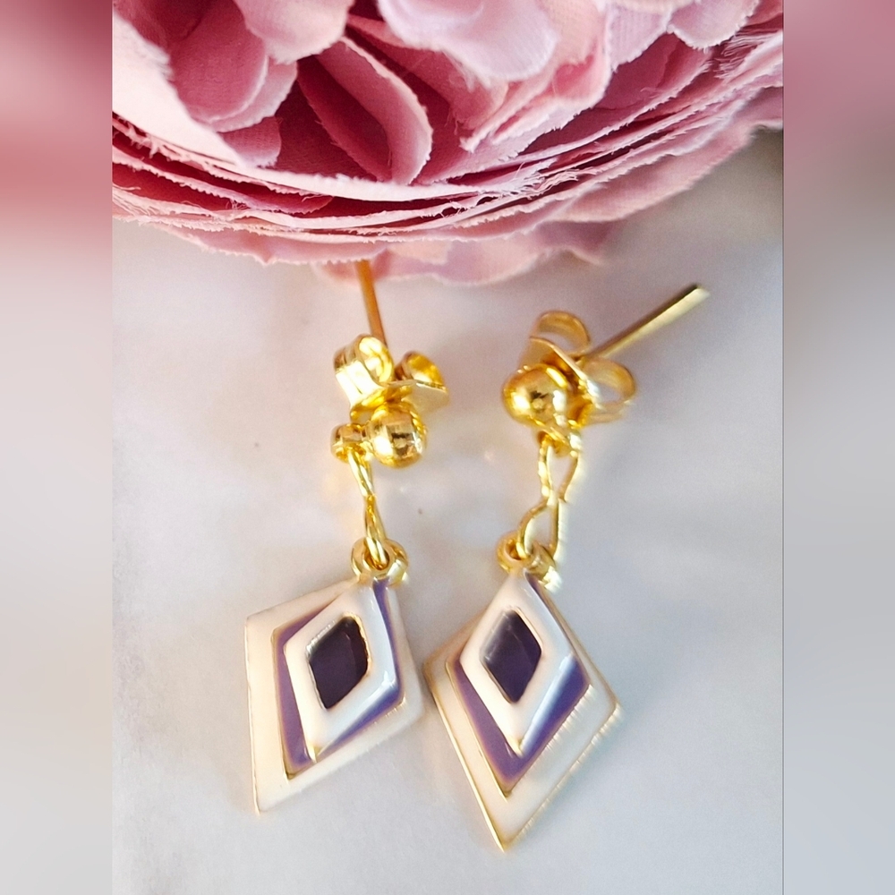 Vintage 80s Cute Small Purple & White Diamond Shape Earrings